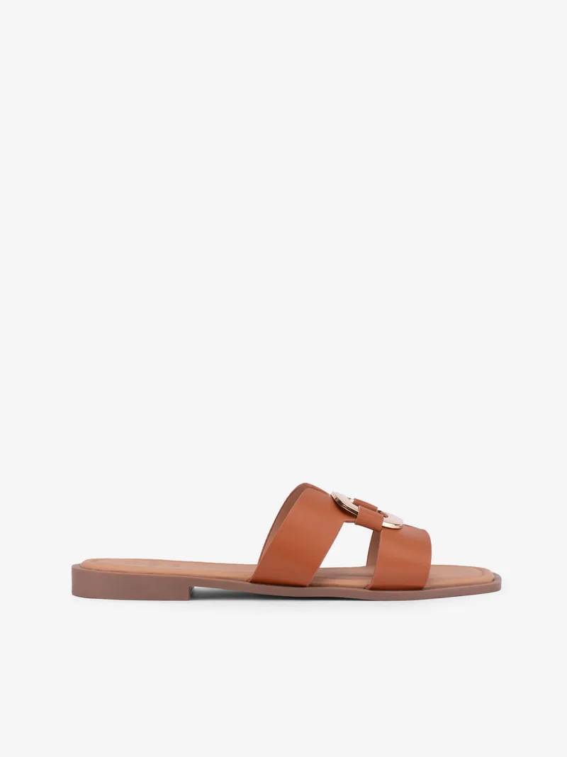 04342058107spa_camel_01