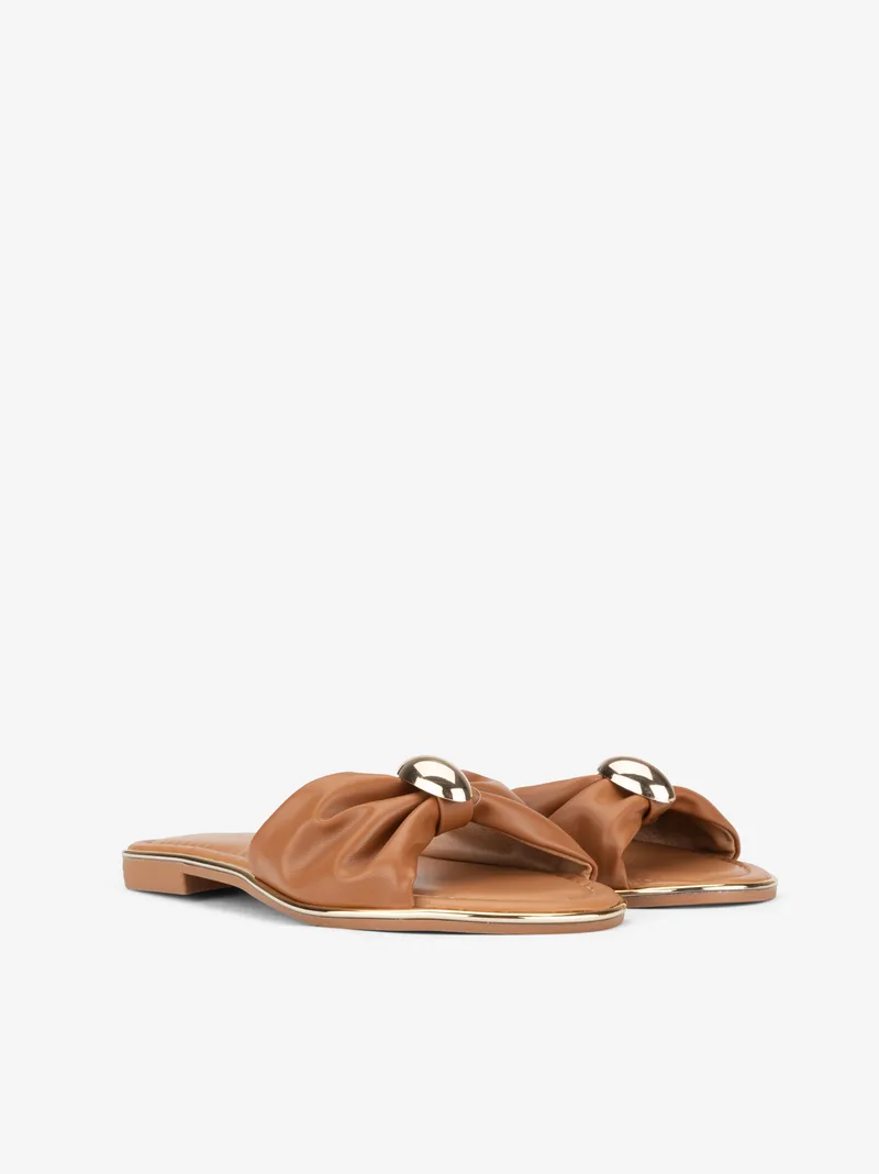 04701875392SPA_camel_02