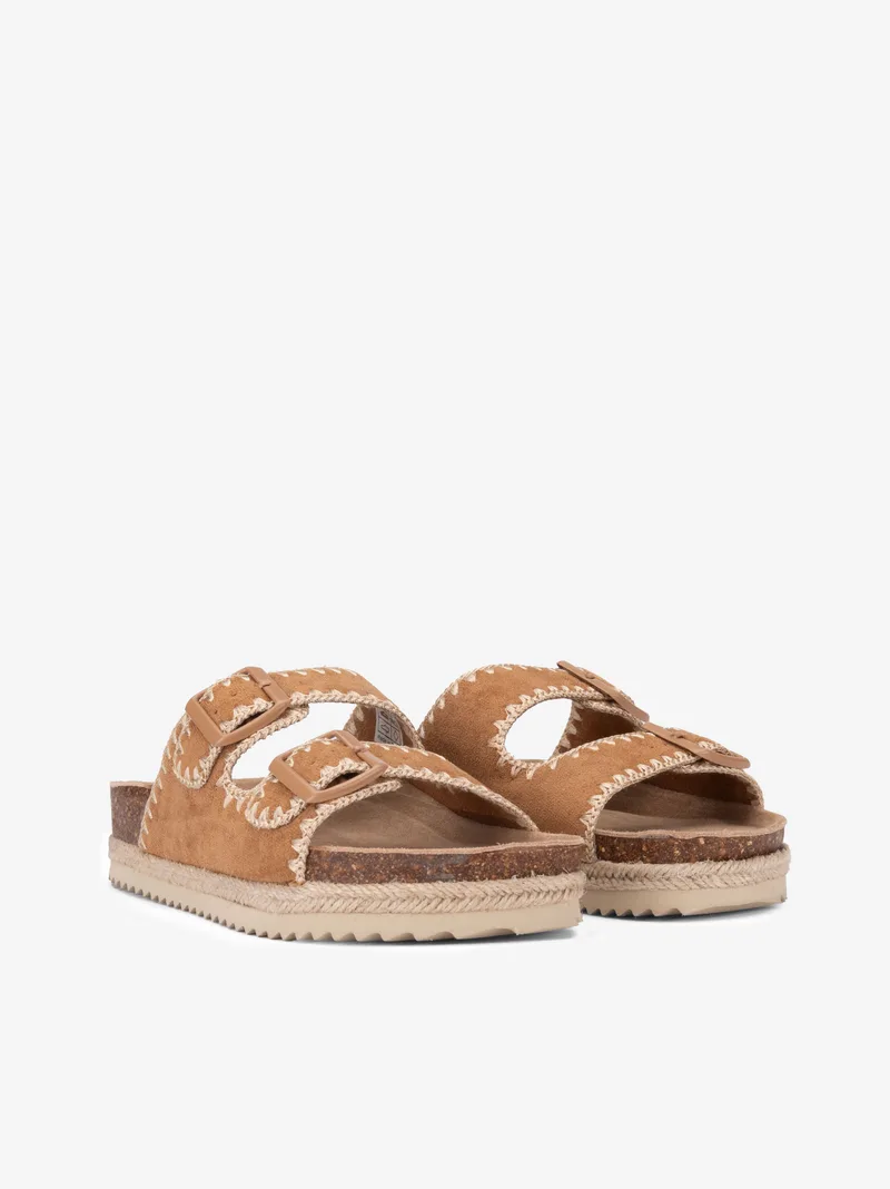 0542JS0599SCD_camel_02