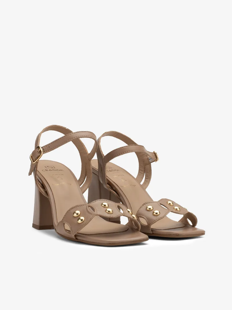 09422782SPA_CAMEL_02