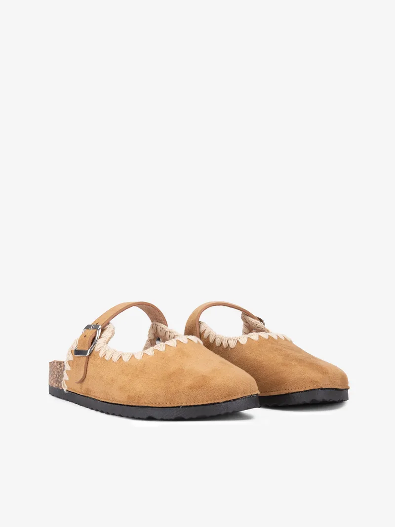 3044043RS03scl_camel_02