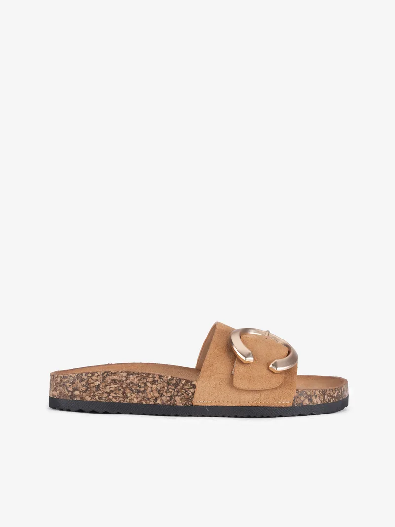 366432S1179SCA_camel_01