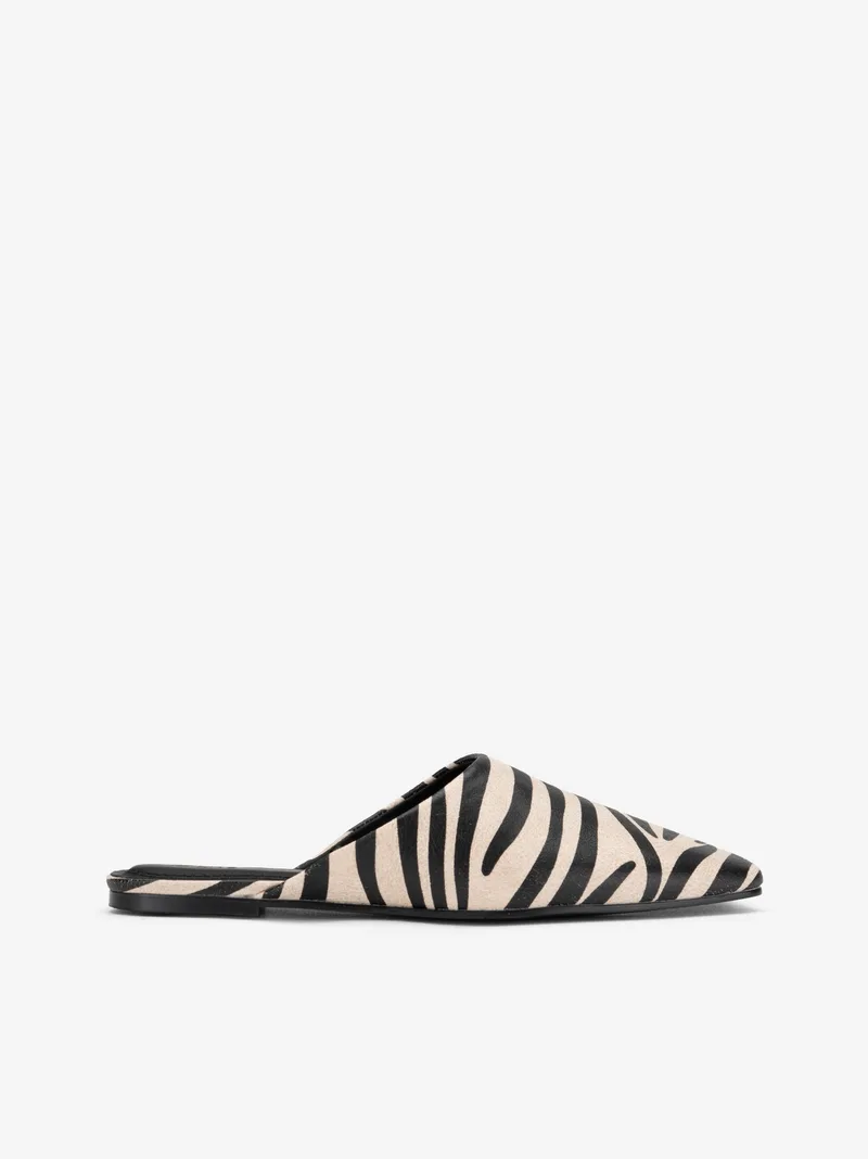 38226831201SPE_zebra_01