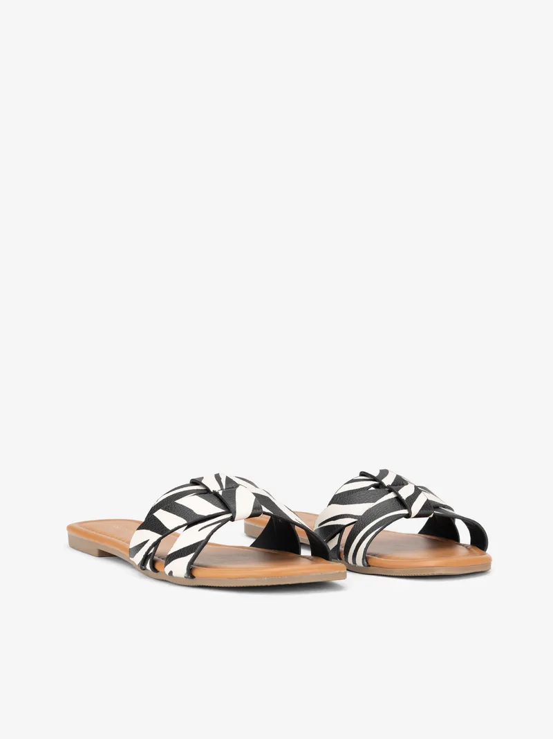 38612505275SPE_zebra_02