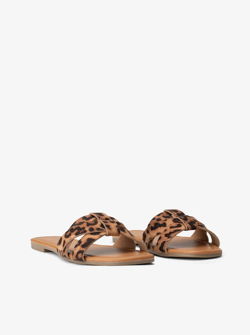 38612505275SPO_leopardo_02