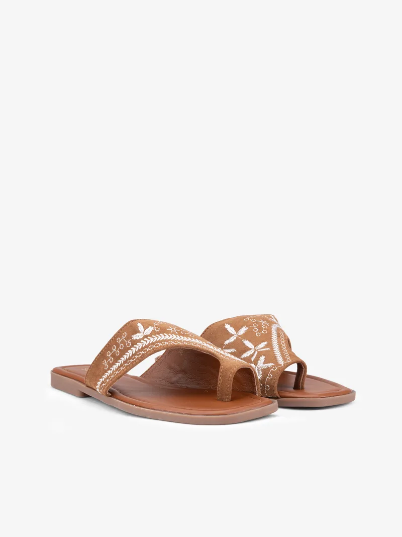 3861251015SCD_camel_02
